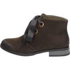 Sztyblety, botki damskie S.BARSKI 81-12 KHAKI. Brązowe botki damskie S.barski, klasyczne, na wysokim obcasie, na obcasie, bez zapięcia. W wyprzedaży za 139,00 zł.