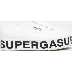 Superga - Tenisówki. Białe trampki i tenisówki damskie Superga, bez wzorów, z gumy, na sznurówki. W wyprzedaży za 199,90 zł.