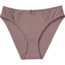 Figi bonprix orzechowy. Pomarańczowe majtki damskie bonprix, w koronkowe wzory, z koronki. Za 29,99 zł.