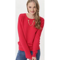 Czerwony Sweter Deering. Czerwone swetry damskie Born2be, xl, w paski, prążkowane, eleganckie, z długim rękawem, długie, bez kaptura. Za 99,99 zł.