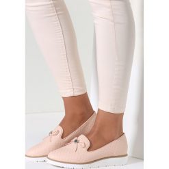 Różowe Mokasyny Giraffe. Różowe mokasyny damskie marki vices, ze skóry, na płaskiej podeszwie. Za 59,99 zł.