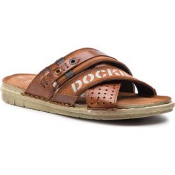 Klapki DOCKERS - 44SB001-187470 Cognac/Cognac. Pomarańczowe klapki męskie DOCKERS, bez wzorów, ze skóry. Za 189,00 zł.