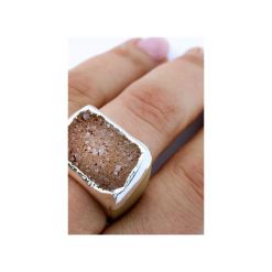 InspiRING 1/4 Silver Beż rozmiar 16. Brązowe pierścionki damskie marki Brazi druse jewelry, z agatem. Za 320,00 zł.