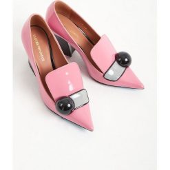 CZÓŁENKA EMPORIO ARMANI. Czółenka damskie Emporio Armani, bez wzorów, bez obcasa, na szpilce, bez zapięcia. Za 1679,00 zł.