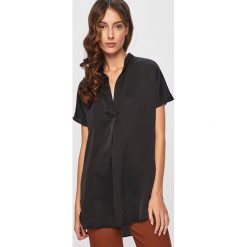 Answear - Bluzka. Czarne bluzki damskie ANSWEAR, s, bez wzorów, z tkaniny, bez kołnierzyka, z krótkim rękawem. W wyprzedaży za 59,90 zł.