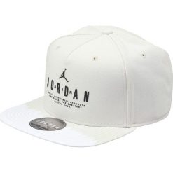 Nike Czapka męska Jordan Modern Heritage Snapback Hat biała (834893 072). Białe czapki z daszkiem męskie Nike. Za 116,25 zł.
