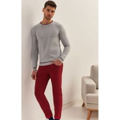 Sweter z lamowaniem. Szare swetry męskie Top Secret, na lato, xl, bez wzorów, z dzianiny, bez kołnierzyka, bez kaptura. W wyprzedaży za 34,99 zł.