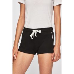 Tally Weijl - Szorty. Żółte szorty damskie TALLY WEIJL, bez wzorów, z bawełny, casualowe. Za 29,90 zł.