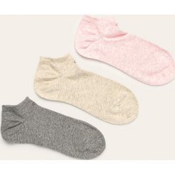 Calvin Klein - Skarpetki (3-pack). Skarpetki damskie Calvin Klein, bez wzorów, z elastanu. W wyprzedaży za 69,90 zł.
