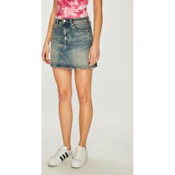 Tommy Jeans - Spódnica. Niebieskie spódniczki damskie jeansowe marki Tommy Jeans, mini. Za 449,90 zł.