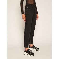 Jeansy Mom Fit Calvin Klein Jeans J20J214188. Czarne jeansy damskie Calvin Klein Jeans. Za 449,00 zł.