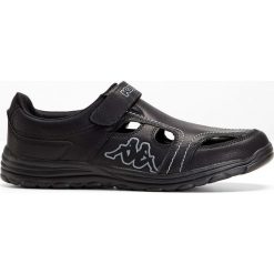 Buty wsuwane Kappa bonprix czarny. Czarne buty sportowe męskie bonprix, bez zapięcia. Za 124,99 zł.