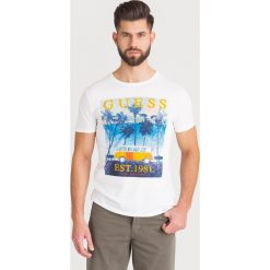 T-SHIRT Guess. Białe t-shirty męskie Guess, s, z nadrukiem, z bawełny, z okrągłym kołnierzem. Za 132,30 zł.