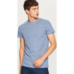T-shirt we wzory - Niebieski. Niebieskie t-shirty męskie Reserved, l. W wyprzedaży za 24,99 zł.