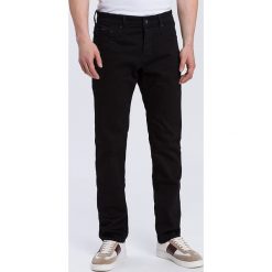 Dżinsy "939" - Straight fit - w kolorze czarnym. Czarne jeansy męskie Cross Jeans, m, w paski, klasyczne. W wyprzedaży za 99,95 zł.