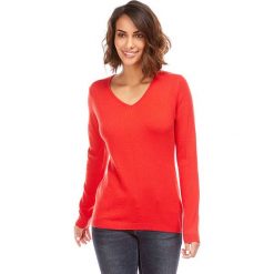 Sweter w kolorze czerwonym. Czerwone swetry damskie L'étoile du cachemire, bez wzorów, z kaszmiru, klasyczne, bez rękawów, bez kaptura. W wyprzedaży za 129,95 zł.