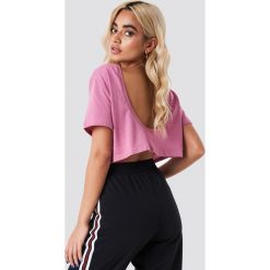 Bluzki, topy, tuniki: NA-KD Basic Krótki T-shirt z odkrytymi plecami - Pink