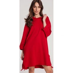Czerwona Sukienka Sirius. Czerwone sukienki damskie Renee, xl, bez wzorów, z dzianiny, bez kołnierzyka, bez rękawów. Za 79,99 zł.