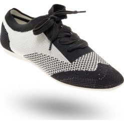 POŁBUTY Emporio Armani. Czarne półbuty damskie Emporio Armani, bez wzorów, bez obcasa, bez zapięcia. Za 491,40 zł.