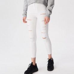 Jeansy z rozcięciami - Biały. Białe jeansy damskie Sinsay. Za 59,99 zł.
