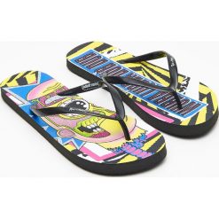 Japonki Rick and Morty - Wielobarwny. Szare klapki damskie Cropp, bez wzorów, bez obcasa. W wyprzedaży za 14,99 zł.