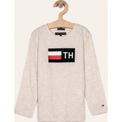 Tommy Hilfiger - Longsleeve dziecięcy 104-176 cm. Brązowe t-shirty chłopięce TOMMY HILFIGER, z aplikacjami, z bawełny, z długim rękawem. W wyprzedaży za 99,90 zł.