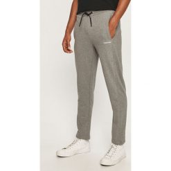 Calvin Klein - Spodnie. Szare spodnie męskie Calvin Klein, na co dzień, s, bez wzorów, z bawełny. Za 449,90 zł.