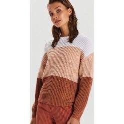 Kolorowy sweter - Różowy. Różowe swetry damskie Cropp, s, bez wzorów, bez rękawów, bez kaptura. Za 79,99 zł.