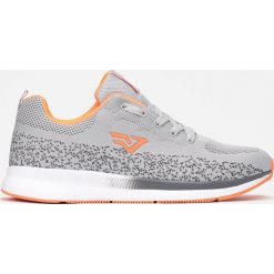 Jasnoszare Buty Sportowe Iadise. Szare buty sportowe męskie Born2be, bez zapięcia. Za 109,99 zł.