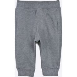 Blukids - Spodnie dziecięce 68-98 cm. Szare spodnie chłopięce marki Blukids, z nadrukiem, z bawełny. W wyprzedaży za 29,90 zł.