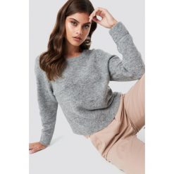 Samsoe & Samsoe Krótki sweter z okrągłym dekoltem Nor - Grey. Szare swetry damskie marki Samsøe & Samsøe, bez wzorów, z elastanu, z długim rękawem, długie, bez kaptura. Za 404,95 zł.