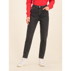 Jeansy Mom Fit Calvin Klein Jeans J20J213843. Czarne jeansy damskie Calvin Klein Jeans. W wyprzedaży za 309,00 zł.