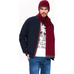 SZALIK MĘSKI. Czerwone szaliki męskie marki Top Secret, na zimę, w paski, z dzianiny. W wyprzedaży za 34,99 zł.