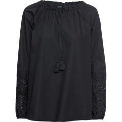 Bluzka z ażurowym haftem: MUST HAVE bonprix czarny. Czarne koszulki damskie marki bonprix, z haftami, bez kołnierzyka. Za 54,99 zł.