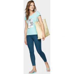 T-shirt damski TSD606 - błękit turkusowy - Outhorn. Niebieskie koszulki damskie Outhorn, bez wzorów, bez kołnierzyka. W wyprzedaży za 29,99 zł.