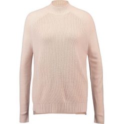 Swetry klasyczne damskie: Envii ENNICOLINE Sweter bare skin