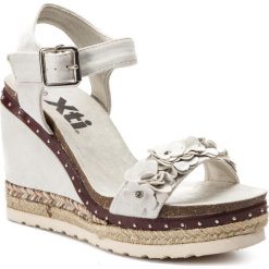Espadryle XTI - 48921 Hielo. Szare espadryle damskie Xti, z aplikacjami, z tworzywa sztucznego, bez obcasa, na obcasie. W wyprzedaży za 159,00 zł.