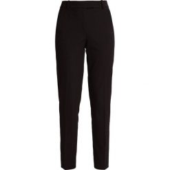J.CREW MADDIE TWOWAY STRETCH Spodnie materiałowe black. Czarne spodnie damskie marki J.CREW, bez wzorów, z elastanu. W wyprzedaży za 375,20 zł.
