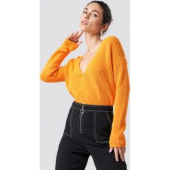 Josefin Ekström for NA-KD Sweter z głębokim dekoltem V - Orange. Pomarańczowe swetry oversize damskie marki Josefin Ekström for NA-KD, m, z dzianiny. Za 80,95 zł.