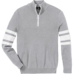 Sweter ze stójką z zamkiem, z bawełny z recyclingu bonprix jasnoszary melanż. Szare swetry męskie bonprix, s, w paski, z bawełny, sportowe, ze stójką, bez kaptura. Za 74,99 zł.
