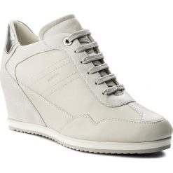 Sneakersy GEOX - D Illusion B D8254B 08522 C1002 Off White. Brązowe półbuty damskie Geox, na co dzień, bez wzorów, z zamszu, eleganckie, bez obcasa, na koturnie, na sznurówki. W wyprzedaży za 339,00 zł.
