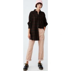 Koszula w kratkę z długim rękawem. Szare koszule damskie w kratkę Pull&Bear, z długim rękawem. Za 89,90 zł.