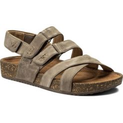 Sandały CLARKS - Rosilla Keene 261325694 Sage Nubuck. Szare klapki damskie Clarks, bez wzorów, ze skóry, bez obcasa. W wyprzedaży za 179,00 zł.