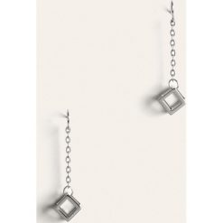 Calvin Klein - Kolczyki. Szare kolczyki damskie Calvin Klein, metalowe. W wyprzedaży za 89,90 zł.