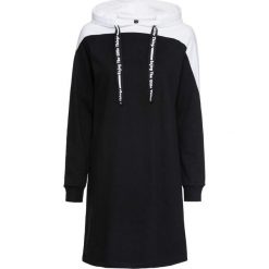 Sukienka dresowa bonprix czarno-biały. Czarne sukienki damskie bonprix, bez wzorów, z dresówki, bez kołnierzyka, bez rękawów. Za 89,99 zł.