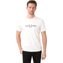 Fred Perry Koszulka Biały. Białe podkoszulki męskie Fred Perry, m, z haftami, z bawełny, bez kołnierzyka, z krótkim rękawem, krótkie. Za 243,95 zł.