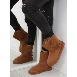 Emusy z frędzlami F382 Camel. Brązowe śniegowce damskie obuwie damskie, na zimę, ze skóry ekologicznej, bez zapięcia. Za 75,27 zł.