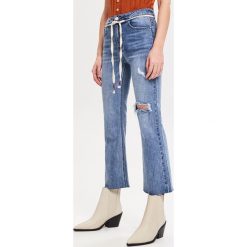 Jeansy flare - Niebieski. Niebieskie jeansy damskie Reserved. W wyprzedaży za 49,99 zł.