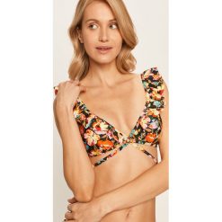 Pieces - Biustonosz kąpielowy. Stroje kąpielowe damskie Pieces, s, bez wzorów, z elastanu. W wyprzedaży za 59,90 zł.