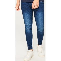 Jeansy jogger - Granatowy. Niebieskie jeansy męskie marki Reserved. Za 129,99 zł.